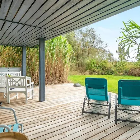 3 Bedroom Cozy In Ferienhaus *